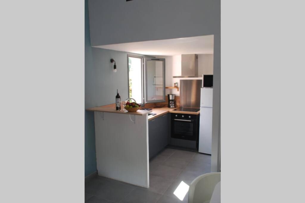 Mazet Dans Residence Avec Piscine Bagnols-en-Forêt Exterior foto