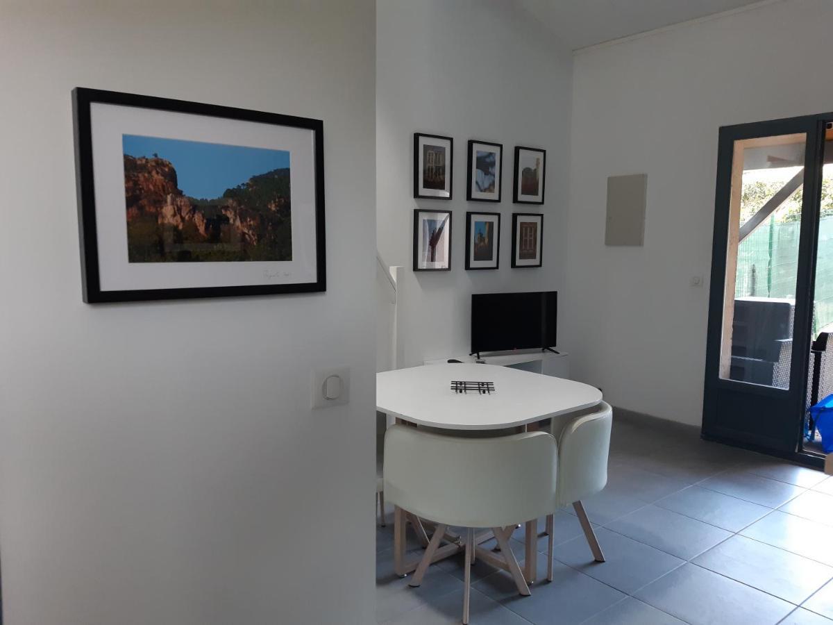 Mazet Dans Residence Avec Piscine Bagnols-en-Forêt Exterior foto