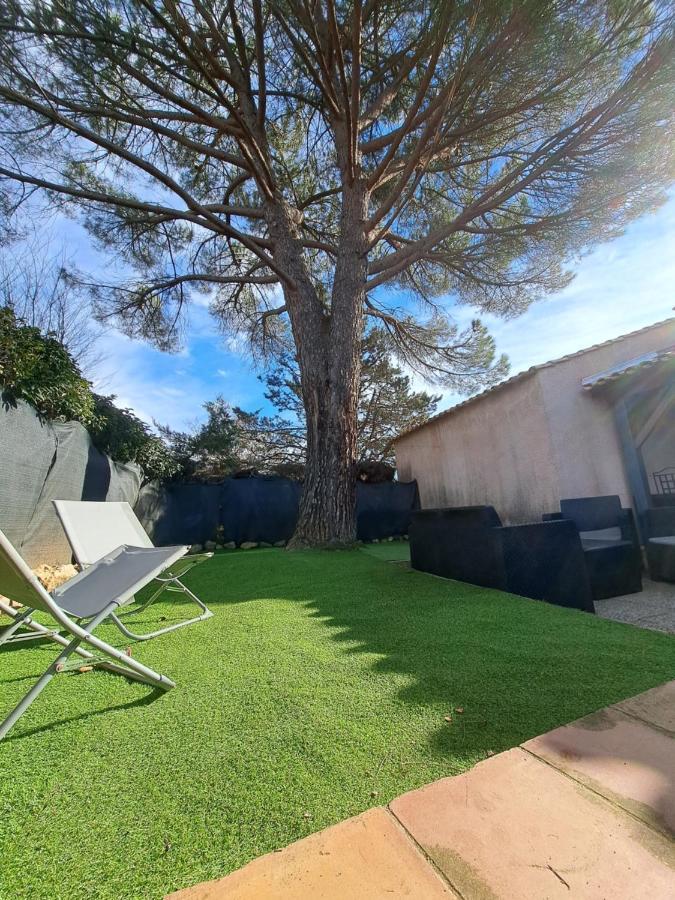 Mazet Dans Residence Avec Piscine Bagnols-en-Forêt Exterior foto